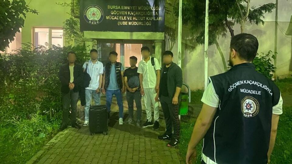 32 kaçakçı ve 572 göçmen yakalandı