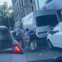 Sigara kavgası! Kadın yolcu, taksiciye saldırdı!