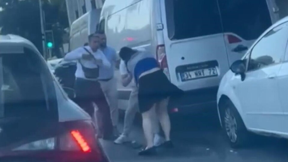 Sigara kavgası! Kadın yolcu, taksiciye saldırdı!