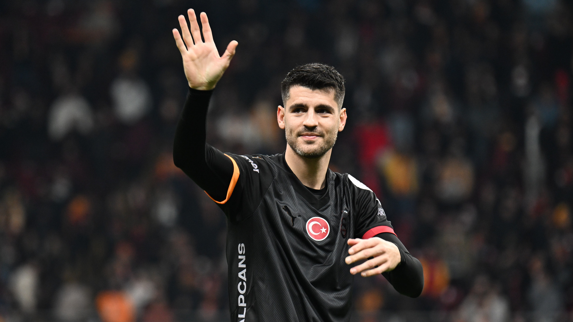Morata'nın Aşk Hayatı Gündemde: İspanyol Yıldızın Eşiyle İlişkisi Merak Konusu!