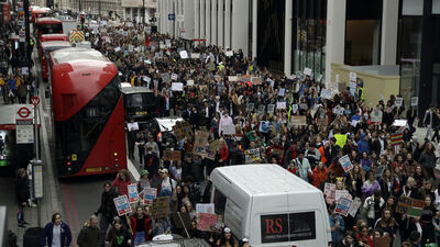 İngiltere'de seçme yaşı 16'ya indirilecek