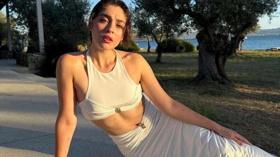 Yunan Adaları'nda tatil yapıyor