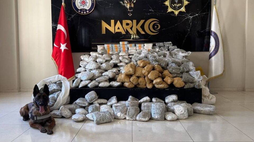 Kamyonetten 122 kilo 500 gram uyuşturucu çıktı