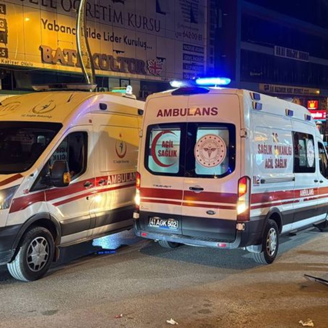 Kiracı dükkan sahiplerini bıçakladı