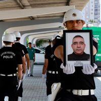 Mersin’de görevi başında kalp krizi geçiren polis hayatını kaybetti | Son dakika haberleri
