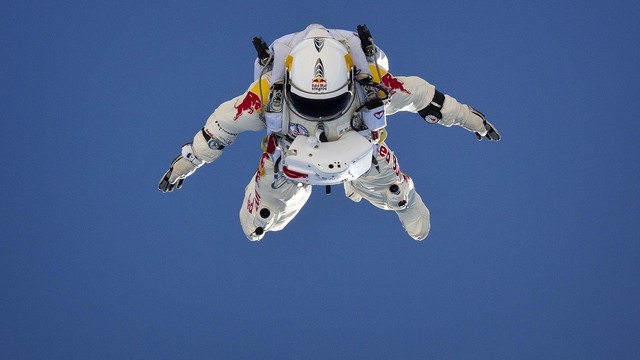 Rekortmen paraşütçü Felix Baumgartner hayatını kaybetti