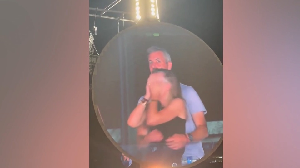 Dev şirketin CEO'su eşini aldatırken yakalandı!