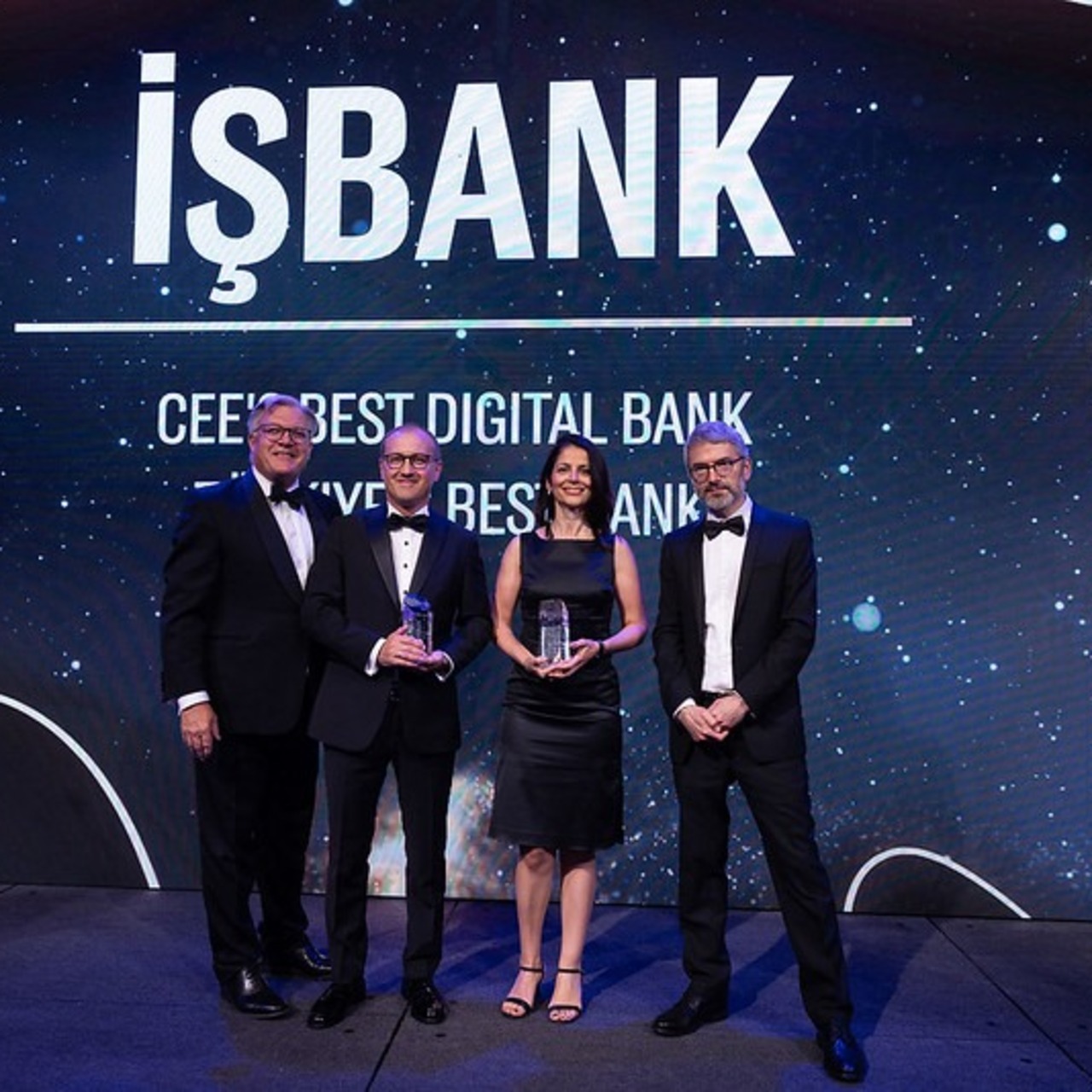 İş Bankası'na Orta ve Doğu Avrupa'nın en iyi dijital bankası ödülü