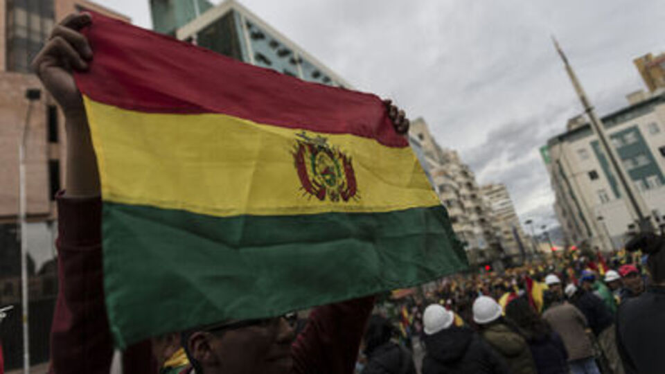 Bolivya bayrağı nedir?