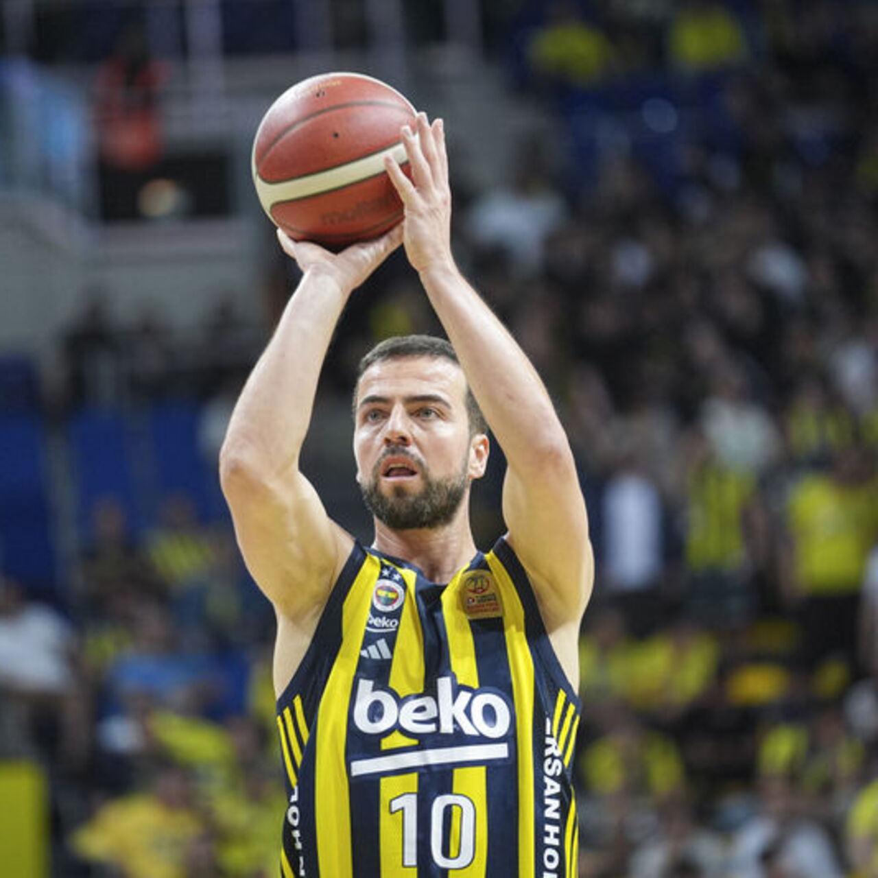 Melih Mahmutoğlu 1 yıl daha F.Bahçe'de