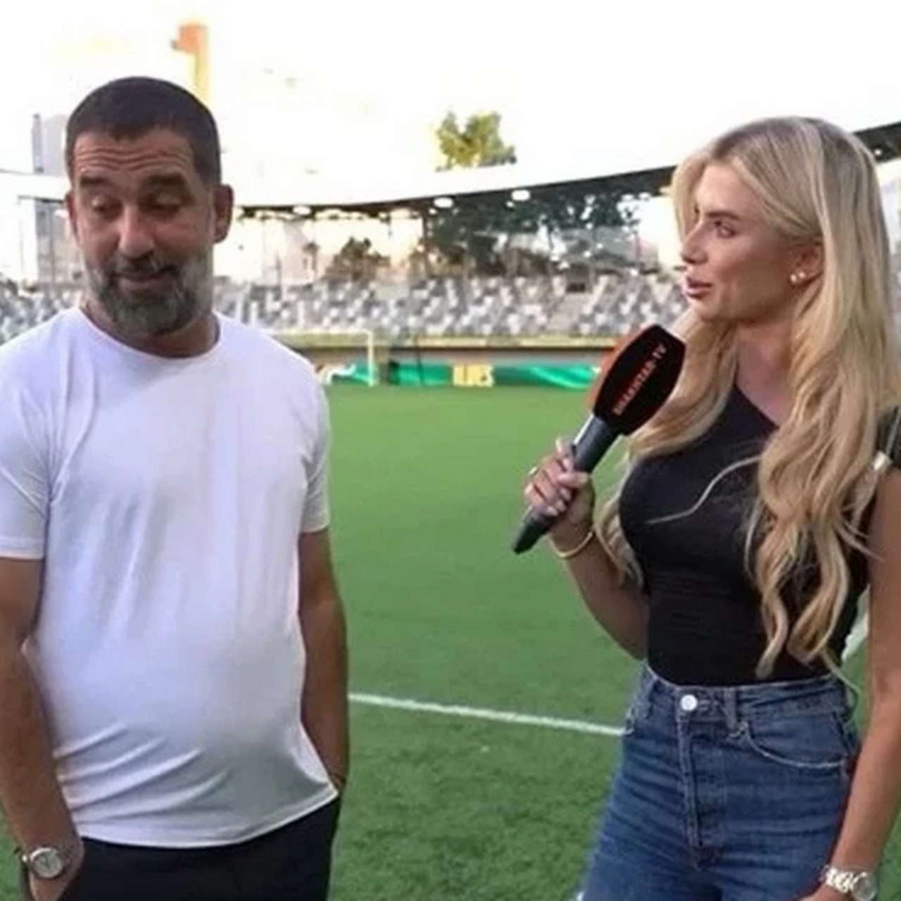 Arda Turan gözlerini kaçırdı