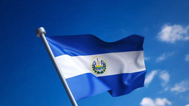El Salvador bayrağı nedir?