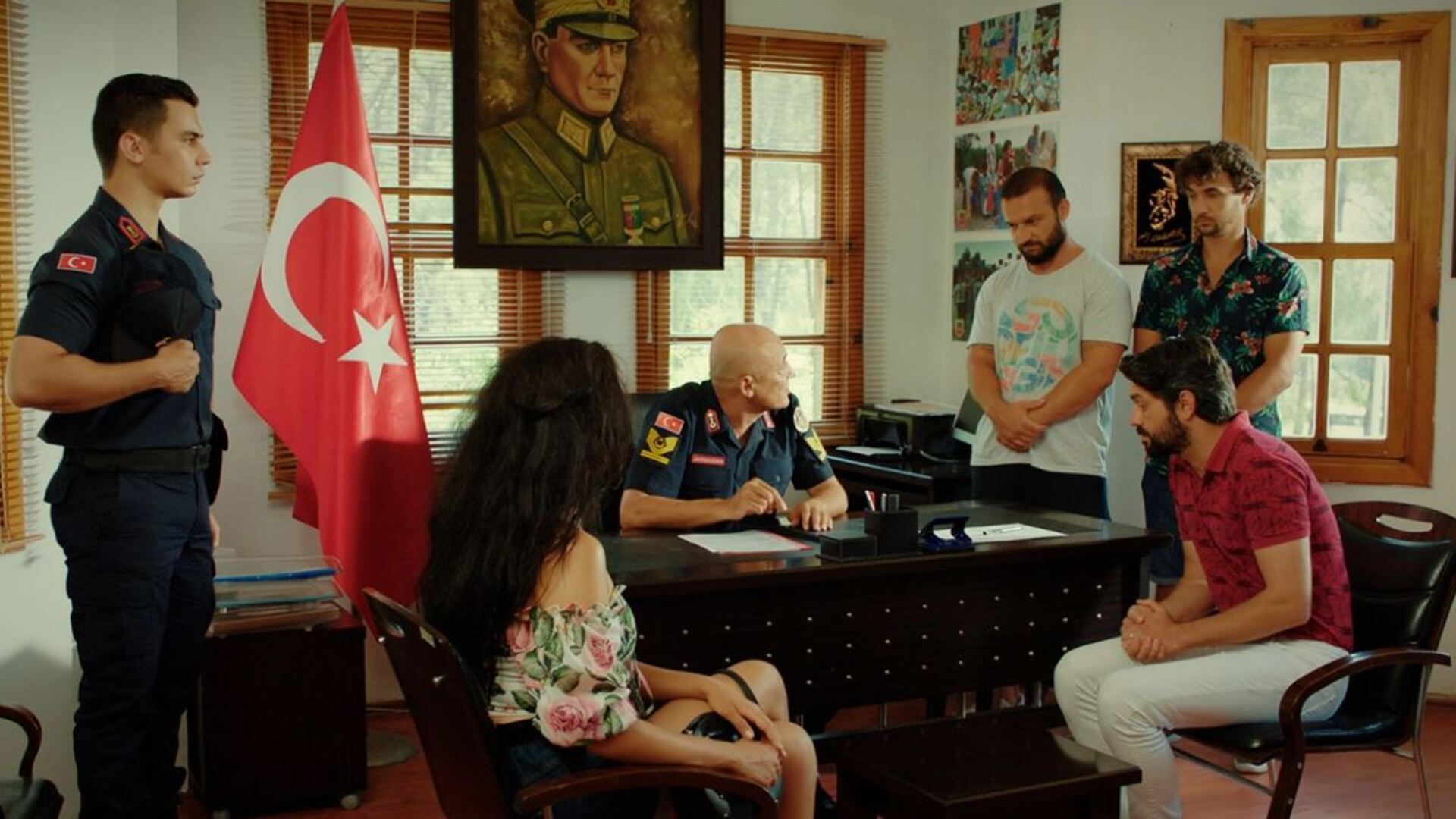 Olmadı Kaçarız Filmi: İzleyiciyi Güldürecek ve Düşündürecek Bir Komedi!