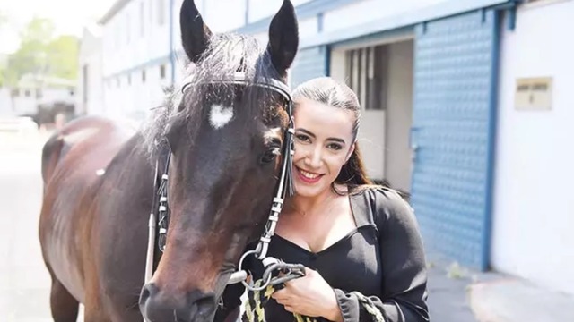 Türkiye'nin ilk kadın yarış spikeri Esen Gök evinde ölü bulundu