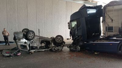 TIR ile otomobil çarpıştı: 3 ölü, 5 yaralı