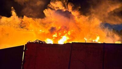 Balıkesir'de hurdalıkta yangın çıktı