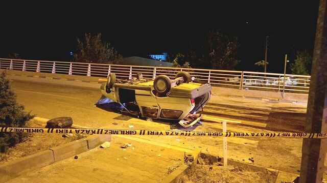 İki otomobil çarpıştı: 2'si ağır 7 yaralı