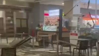 AVM'nin tavanı çöktü!