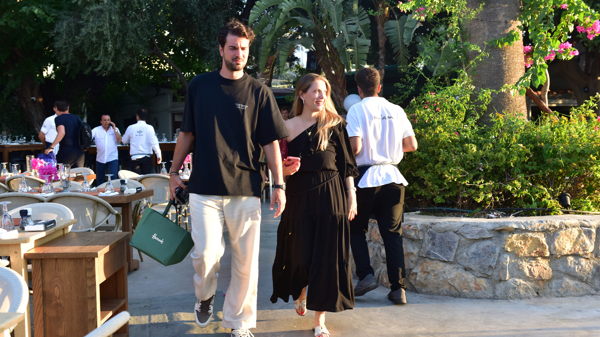 Ece Tuncer'in İstanbul'da Keyifli Akşamı: Moda ve Lezzet Bir Arada!