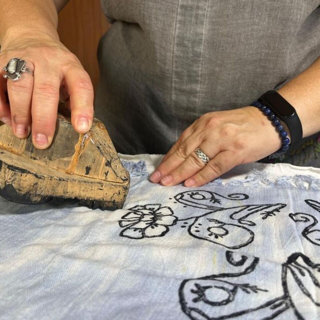 Tokat yazmaclığına İzmir'de hayat veriyor