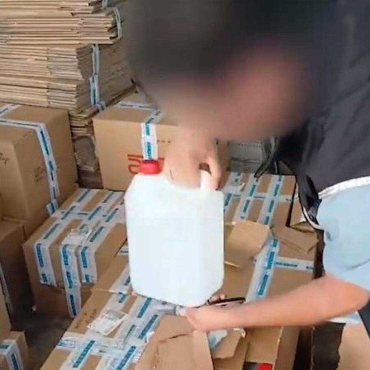 İzmir'de 5.8 ton etil alkol ele geçirildi