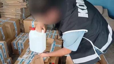 İzmir'de 5.8 ton etil alkol ele geçirildi