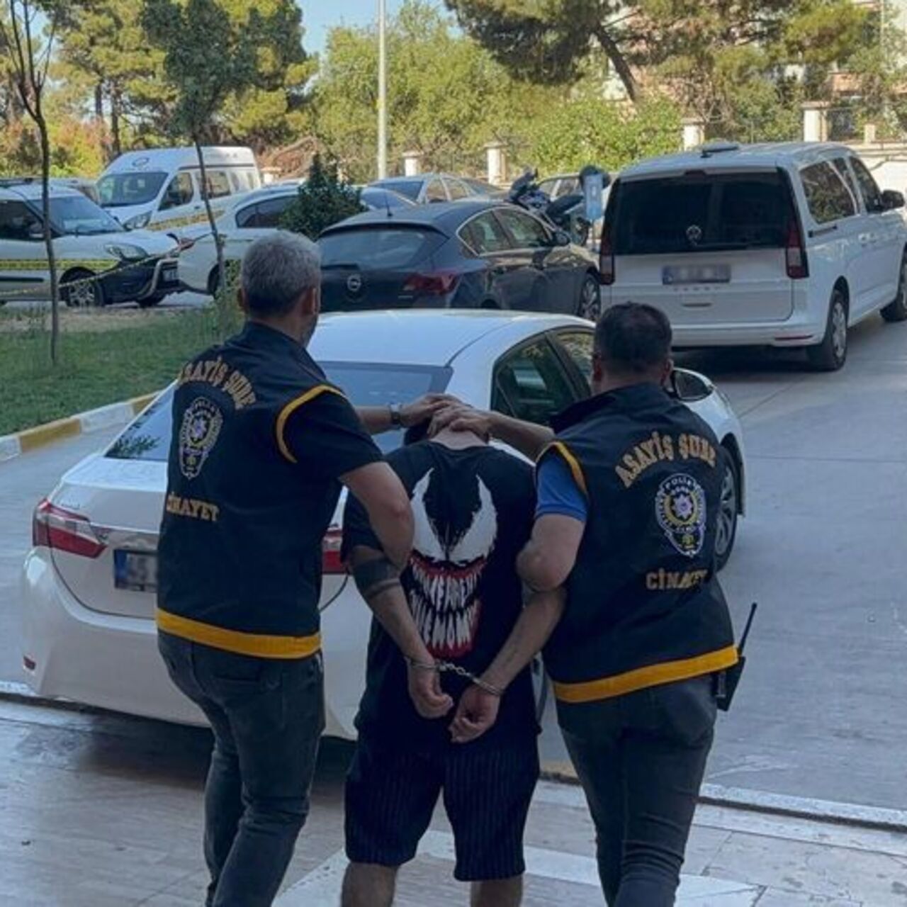 Birlikte yaşadığı kadını boğarak öldürdü!