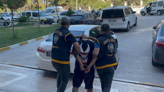 Birlikte yaşadığı kadını boğarak öldürdü!