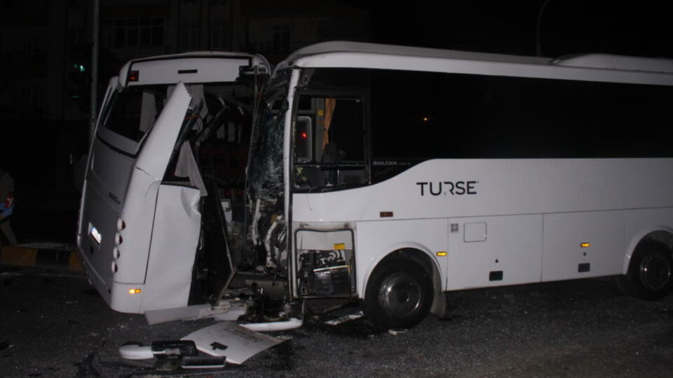 Antalya'da 3 midibüs çarpıştı: 6 yaralı
