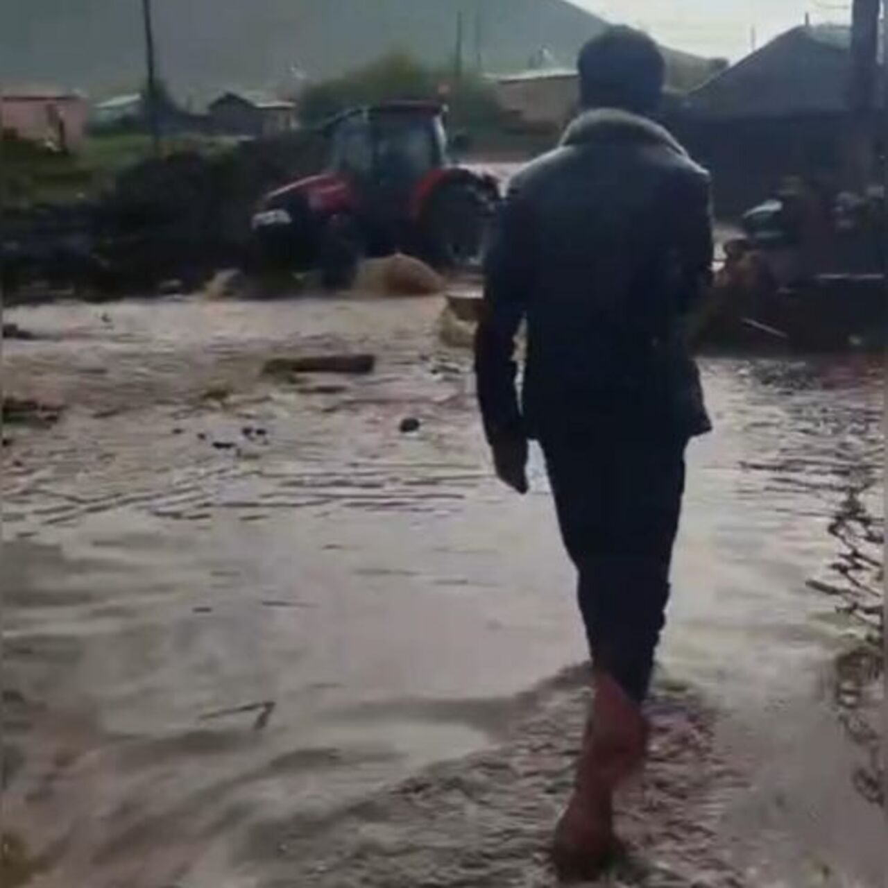 Kars ve Ardahan'da sağanak, sele neden oldu