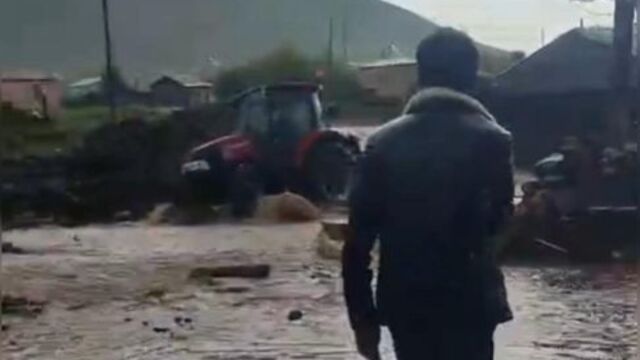 Kars ve Ardahan'da sağanak, sele neden oldu