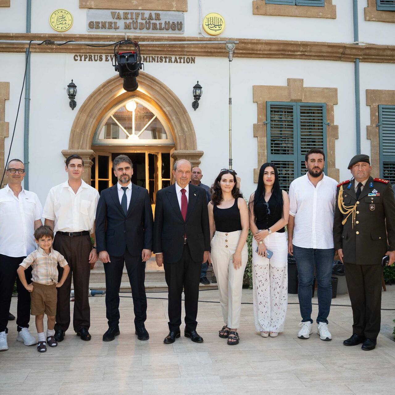 Cumhurbaşkanı Tatar'dan set ziyareti