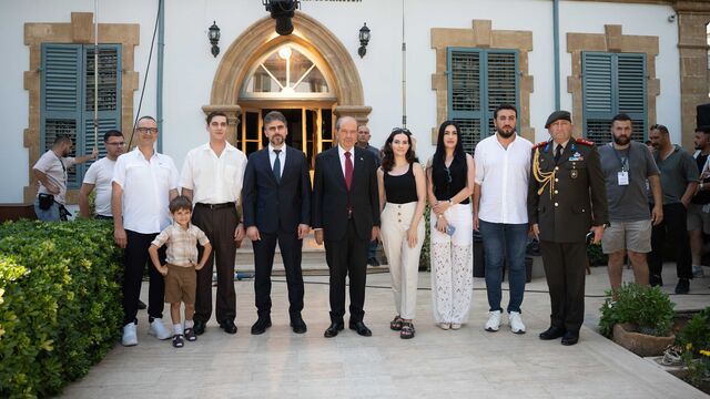 Cumhurbaşkanı Tatar'dan set ziyareti