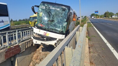 34 yolcuyla köprüde sıkıştı!