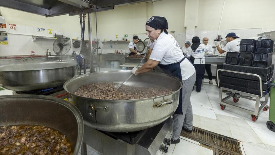 Mersin'de 1900 haneye ücretsiz yemek