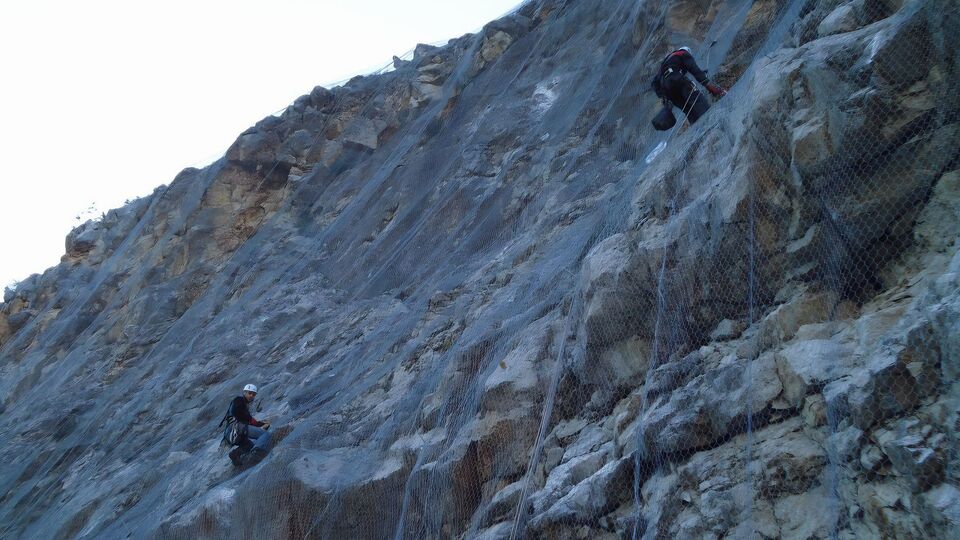 Sarp yamaçlara 'çelik zırh'