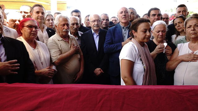 Kardeşi son yolculuğuna uğurlandı