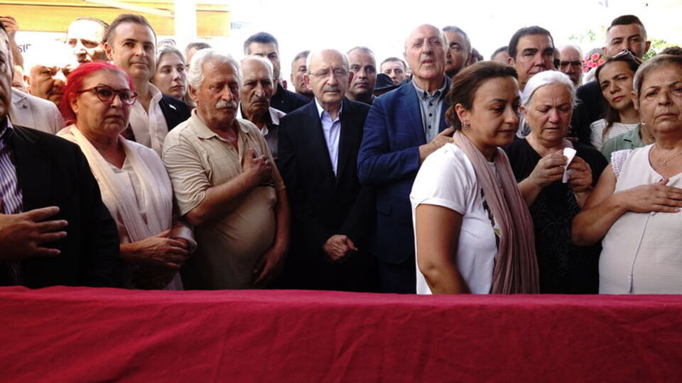 Kardeşi son yolculuğuna uğurlandı