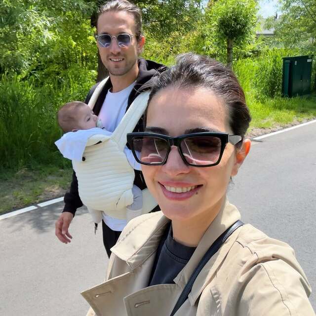 Ünlü oyuncunun aile pozu