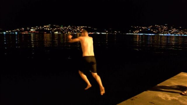 İstanbul sıcaklarında gece denize girdiler