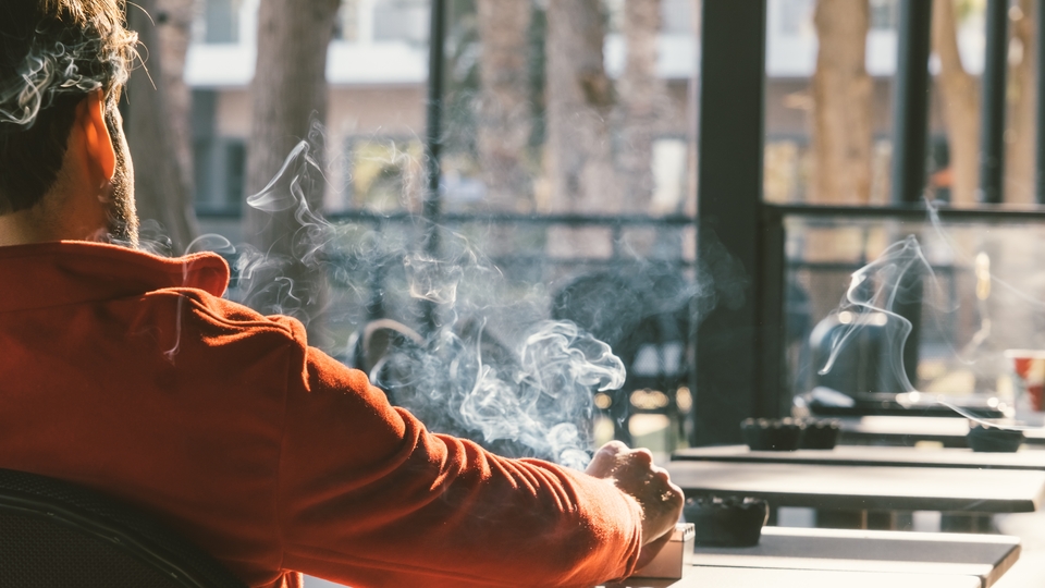 Sigara içene de ceza geliyor