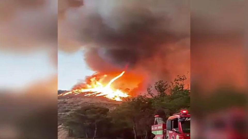 Tepede ateş hortumu! Bilecik'te inanılmaz görüntü!
