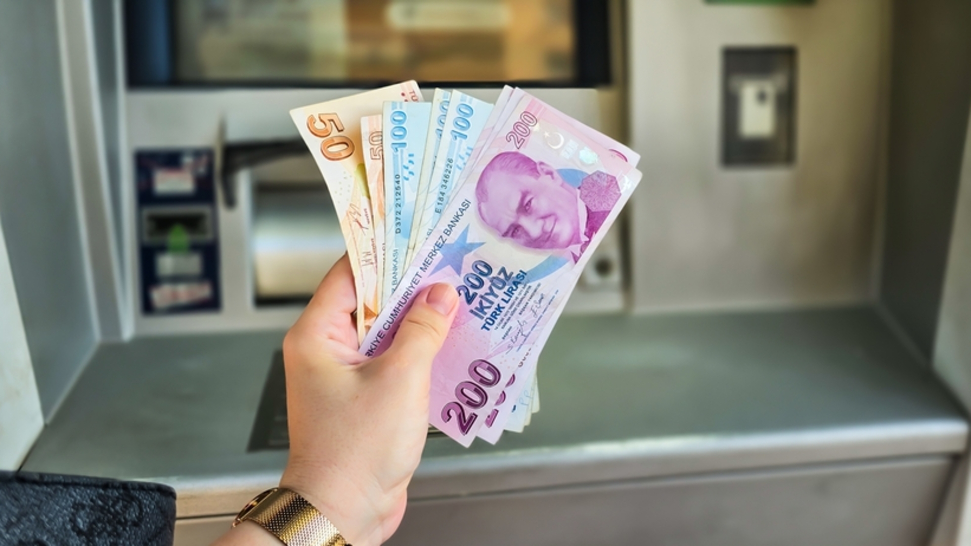 Temmuz'da Faizsiz Kredi Veren Bankalar Hangileri? En Cömert Banka Belli Oldu!