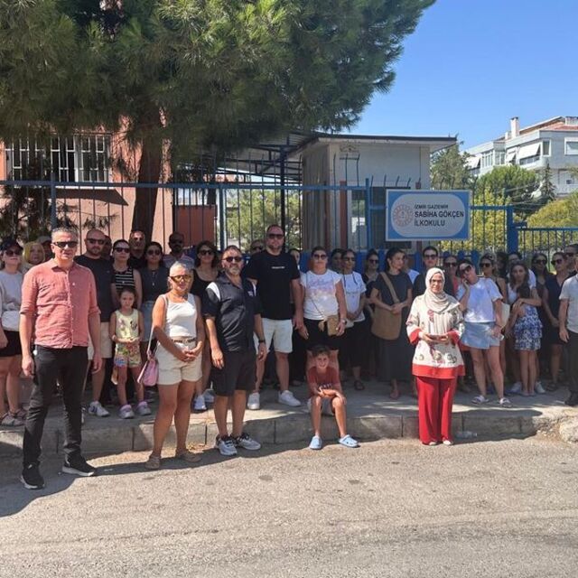 İzmir'de iki okulun birleştirilmesine tepki