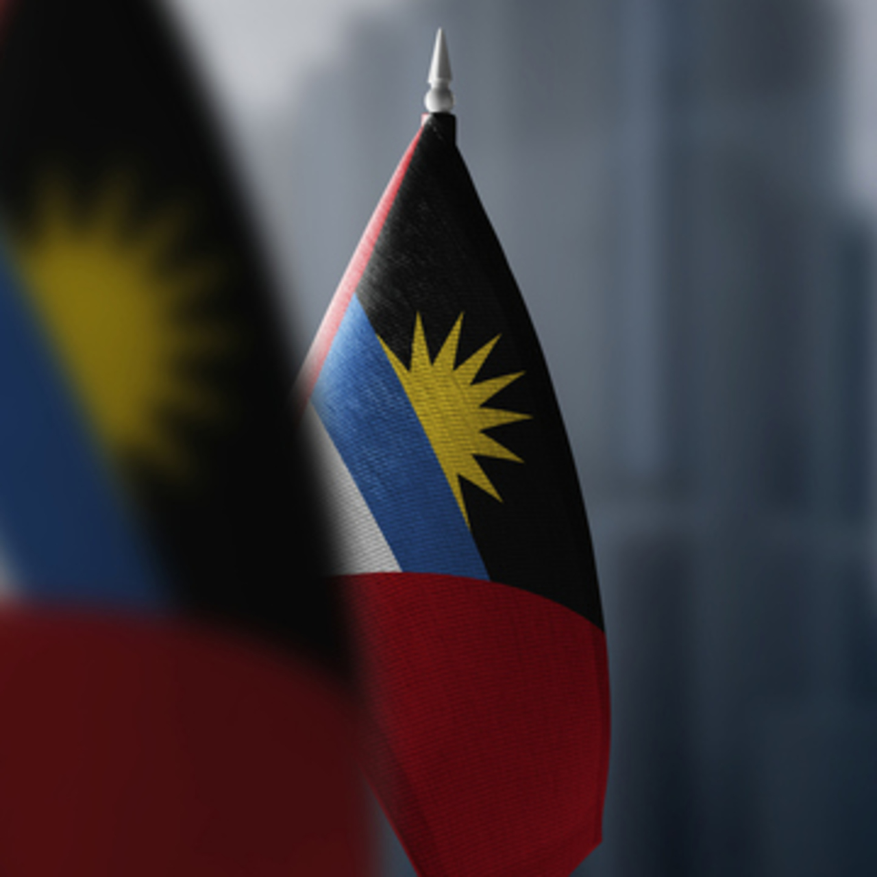 Antigua ve Barbuda bayrağı nedir?