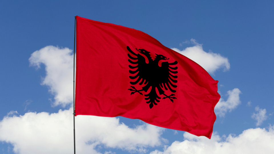 Arnavutluk bayrağı nedir?