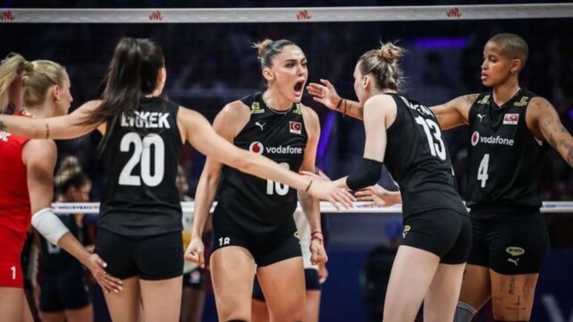 Voleybolun Devleri Karşı Karşıya: Türkiye - Japonya Çeyrek Final Mücadelesi!
