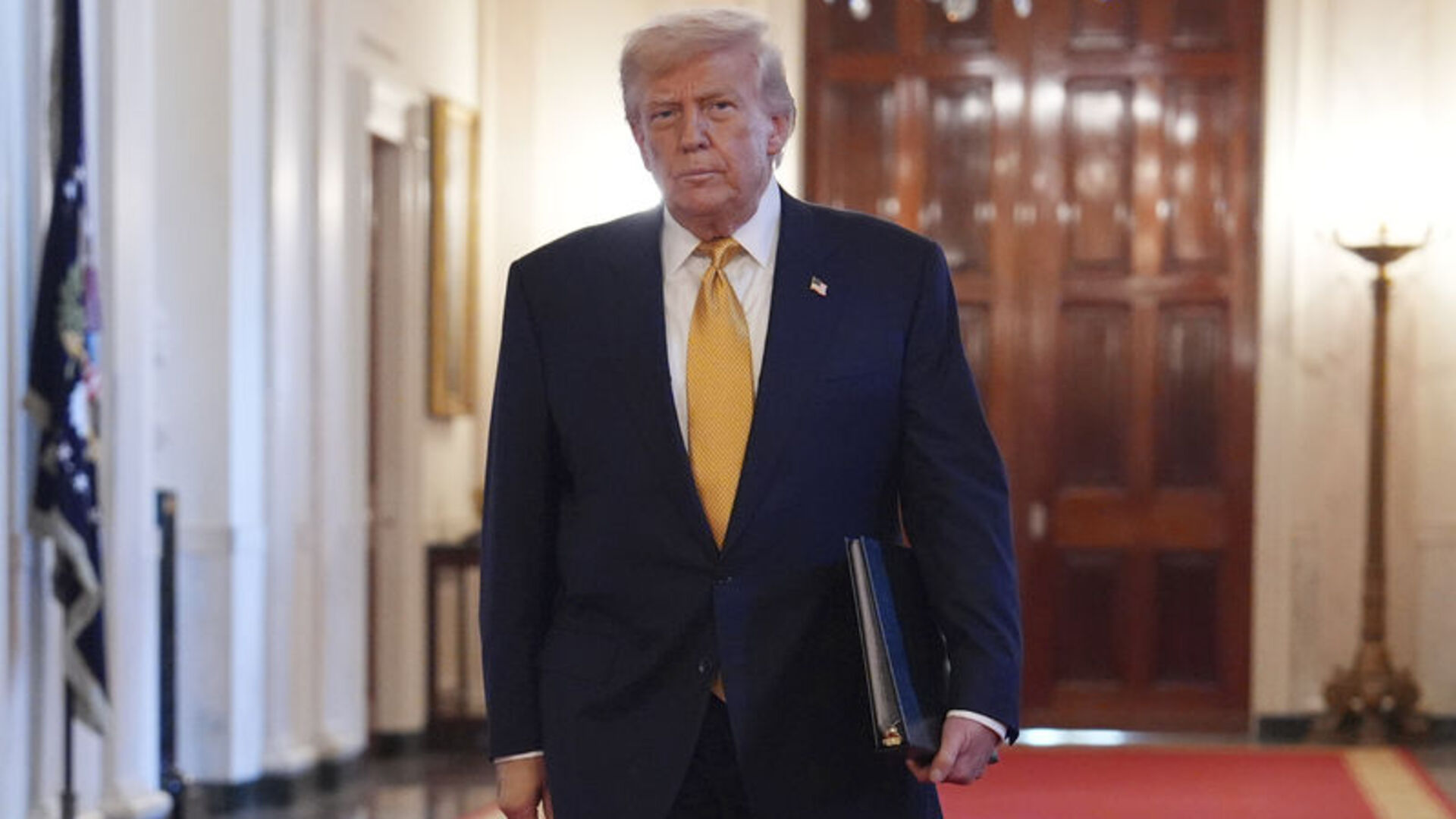 Trump'ın İsmi Epstein Belgelerinde Geçiyor: ABD Basınında Bomba Detaylar!