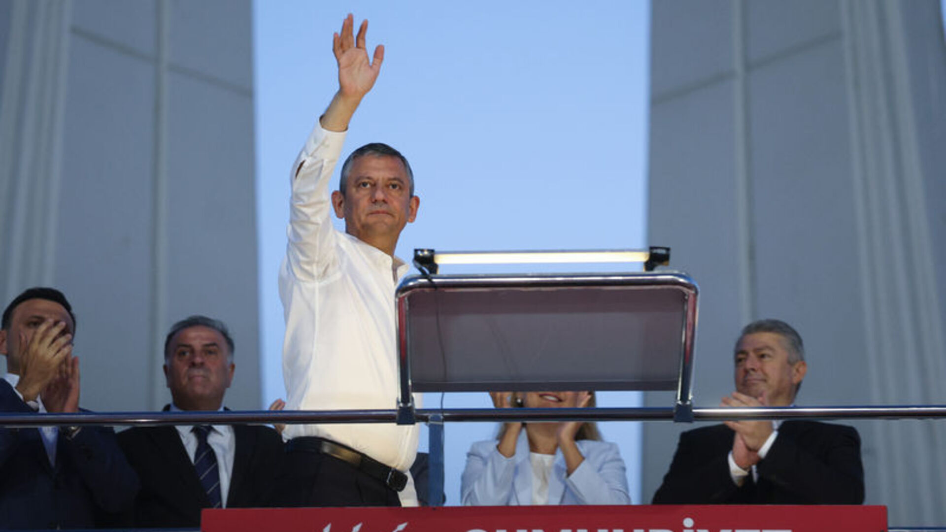 CHP Lideri Özel: 'Barış Sürecinin Teminatı Biziz' Diyerek Siyasi Arenada Yeni Bir Sayfa Açtı!