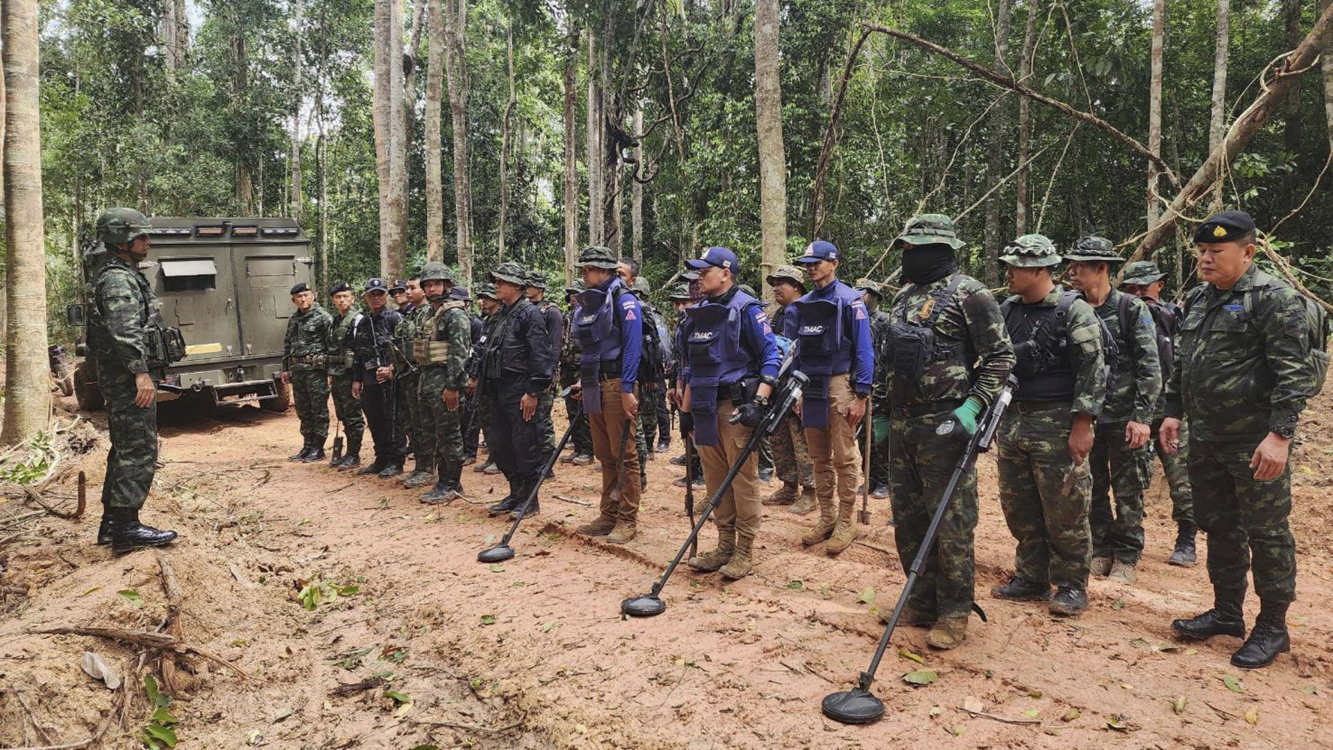 Tayland-Kamboçya Sınırında Gerginlik Tırmanıyor: Askeri Çatışma Patlak Verdi!